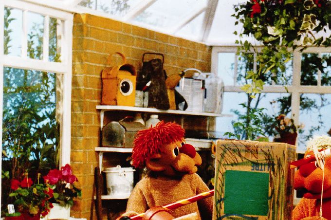 Cosmo and Dibs in the conservatory - doing a make!
