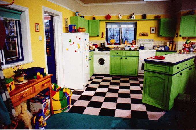The colourful kitchen (with slightly raised units, dummy drawers and doors)